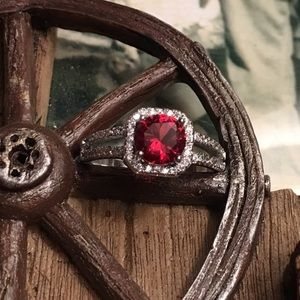 💥LAST ONE💥Simulated Ruby Halo Ring